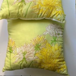 Vera Neumann handmade decorative pillows set of 2, Green / yellow/ white floral